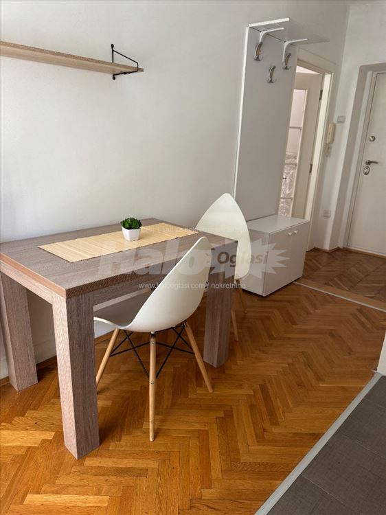 1.0 stan za izdavanje Novi Beograd Paviljoni — 13