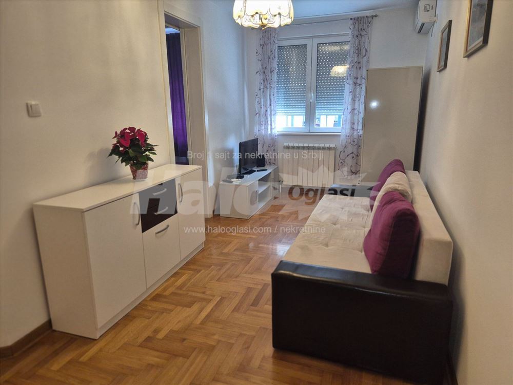 1.5 stan Crveni Krst Vracar Zvezdara 35m2 — 2