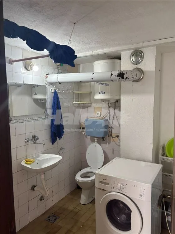 1/2 KUĆE sa dva uknjižena stana sa ul iz dvorišta — 5