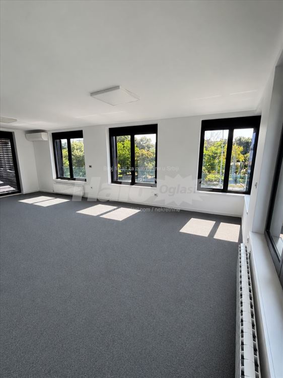 120m2 cetvorosoban stan sa 4 garaze — 2