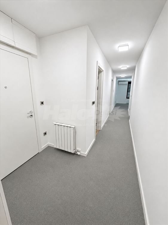120m2 cetvorosoban stan sa 4 garaze — 4