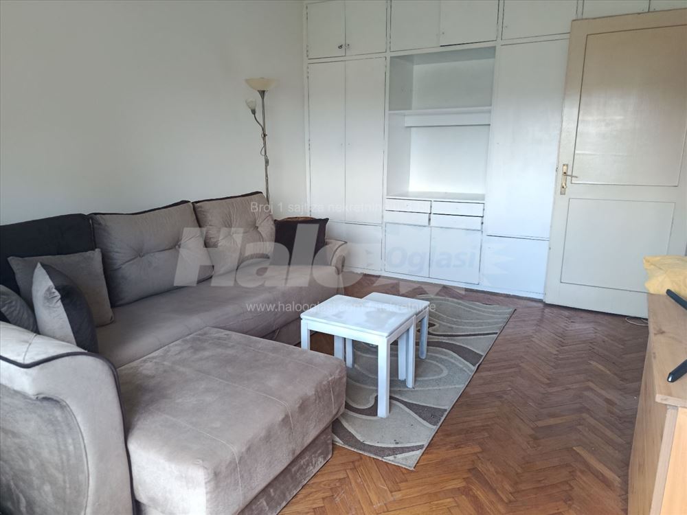 2.5 širi centar, Bulevar despota Stefana, 550 EUR — 2