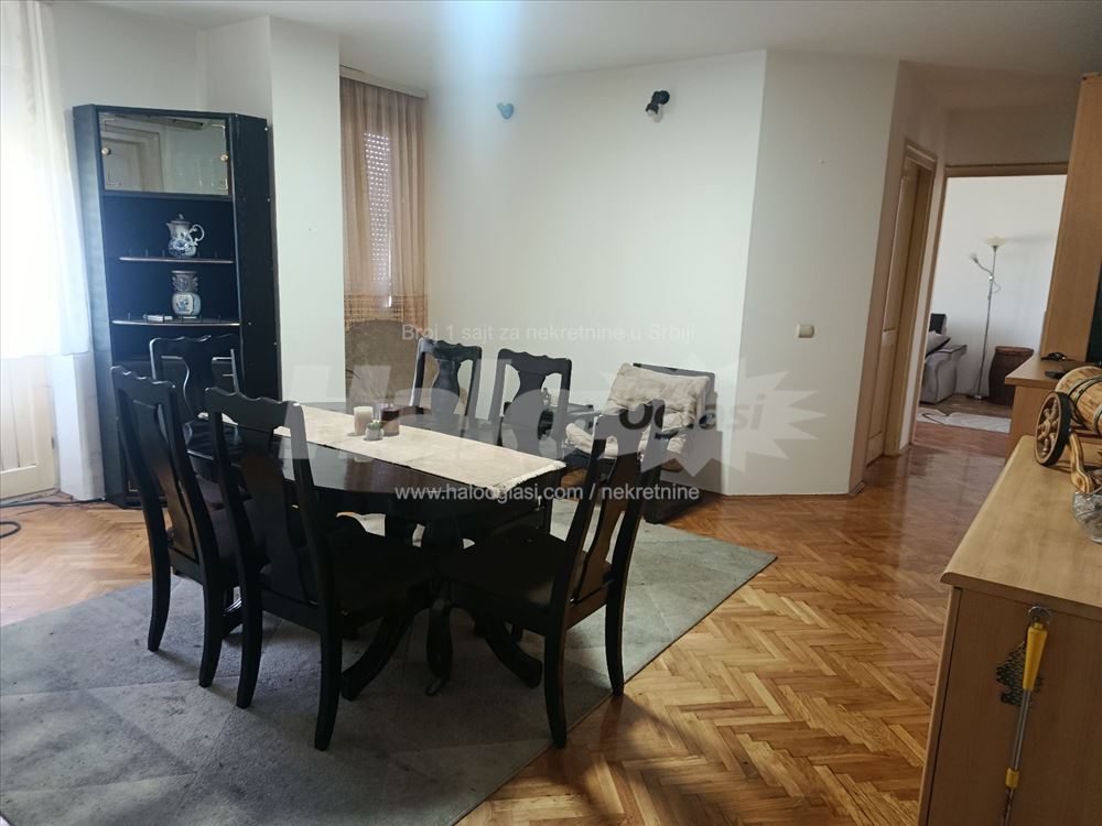 2.5 širi centar, Bulevar despota Stefana, 550 EUR — 4
