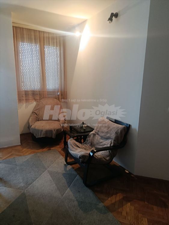 2.5 širi centar, Bulevar despota Stefana, 550 EUR — 5