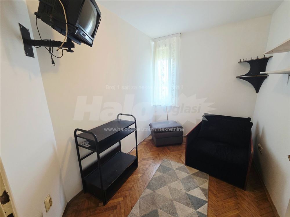 2.5 širi centar, Bulevar despota Stefana, 550 EUR — 6