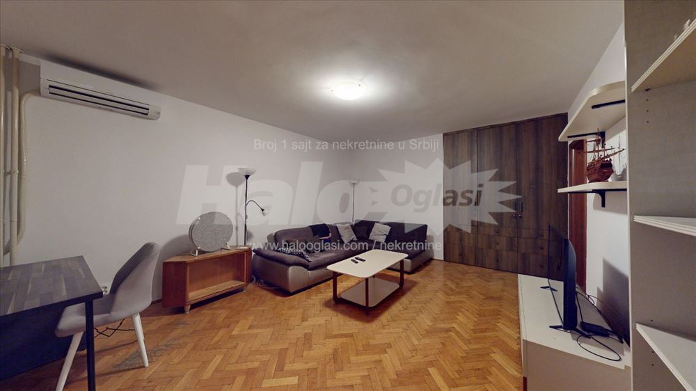 2.5 stan blok 33 — 2