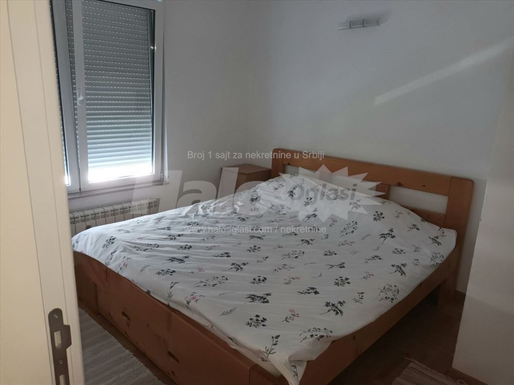 3,0 Namešten blizu Cvetkove pijace, garažno mesto — 2