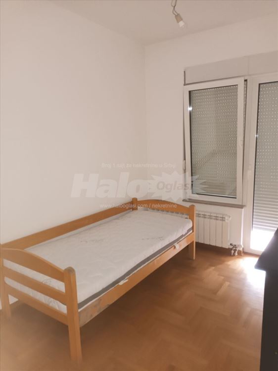 3,0 Namešten blizu Cvetkove pijace, garažno mesto — 3