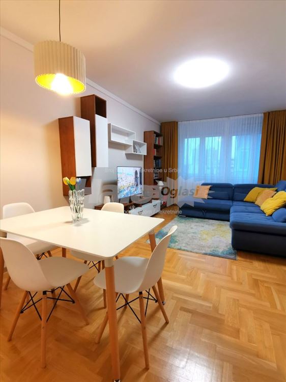 3.0 upravo renoviran,kvalitetno opremljen,u centru — 2