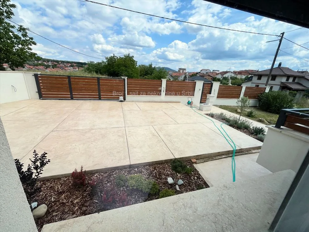 4.0 stan 80m², parking, dvorište, Miljakovac 3 — 5