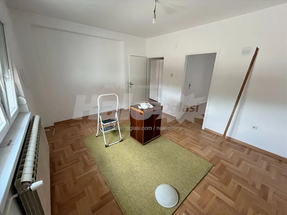 4.0 stan 85m², parking, dvorište, Miljakovac 3 — 4