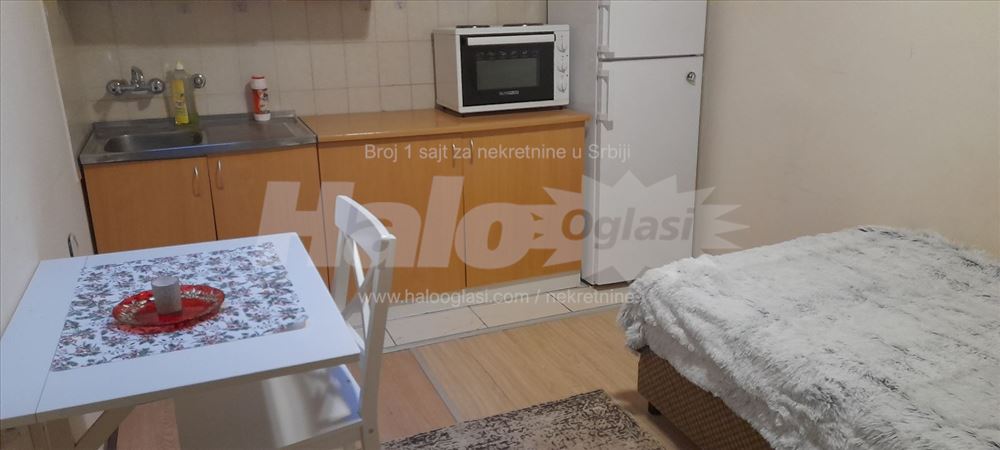 5 stanica od Vuka garsonjera za 1 studentkinju — 3