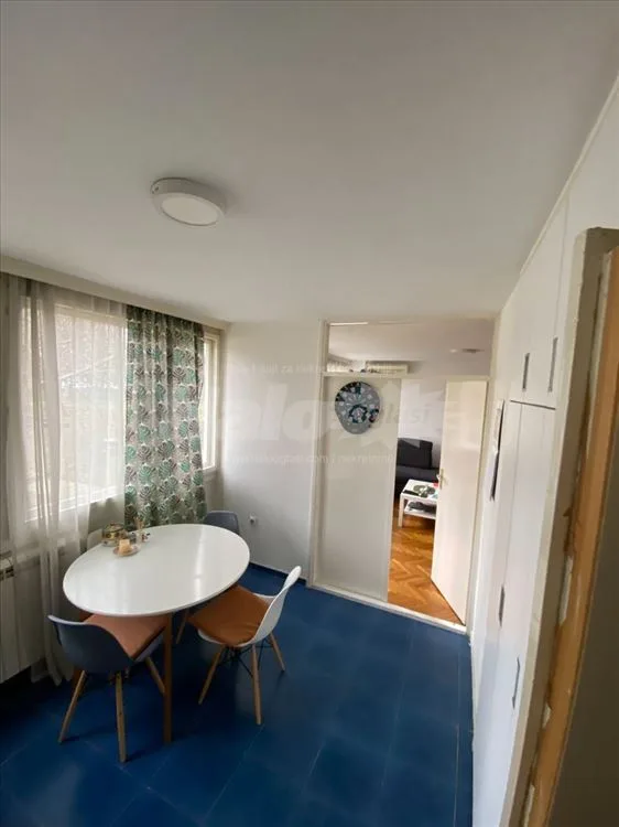 50 m2 u Ustaničkoj pored parka Šumice, osunčan. — 2