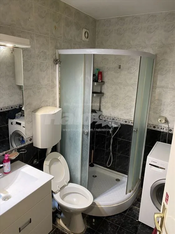 50 m2 u Ustaničkoj pored parka Šumice, osunčan. — 8