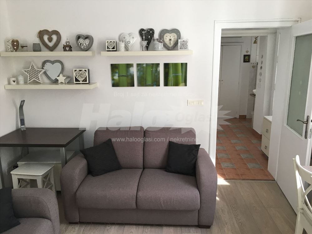 50m od Hrama, 1,5s 40m2 + 100m2 bašta — 8