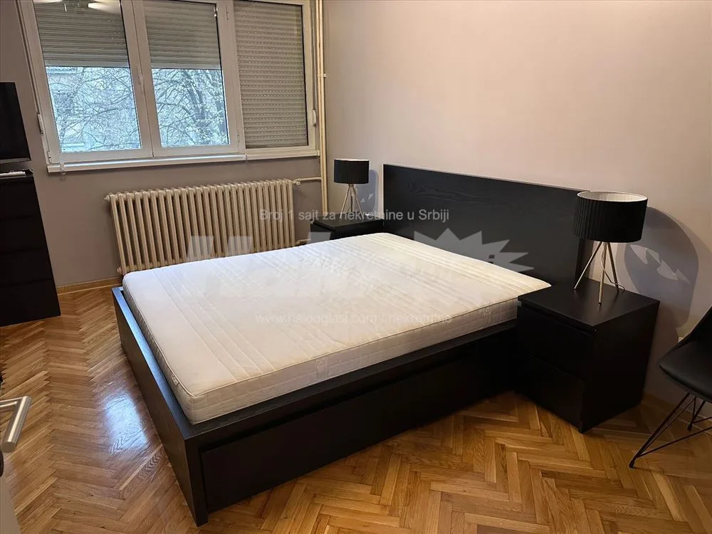 50m2 stan u borci, terasa 25m2 — 2