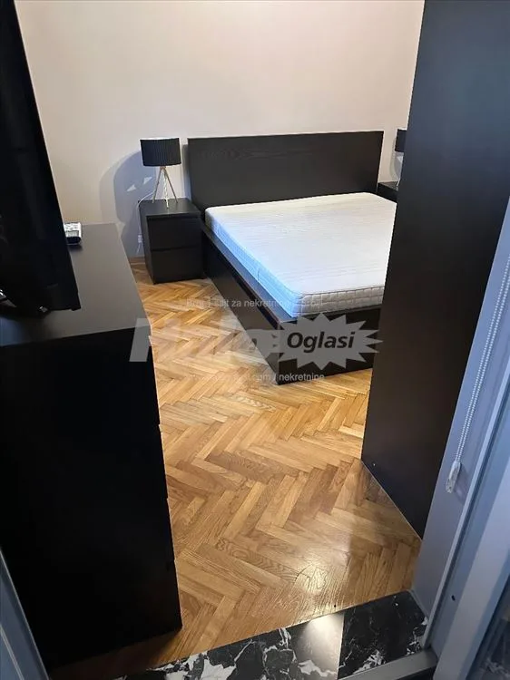 50m2 stan u borci, terasa 25m2 — 4