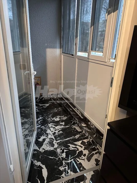 50m2 stan u borci, terasa 25m2 — 5