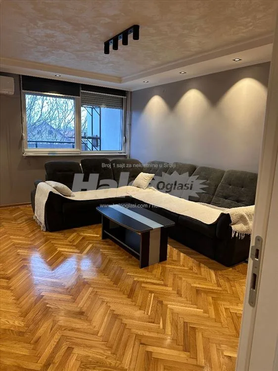 50m2 stan u borci, terasa 25m2 — 8