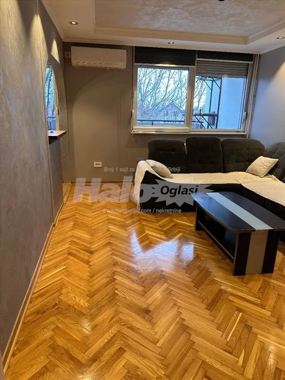 50m2 stan u borci, terasa 25m2 — 9