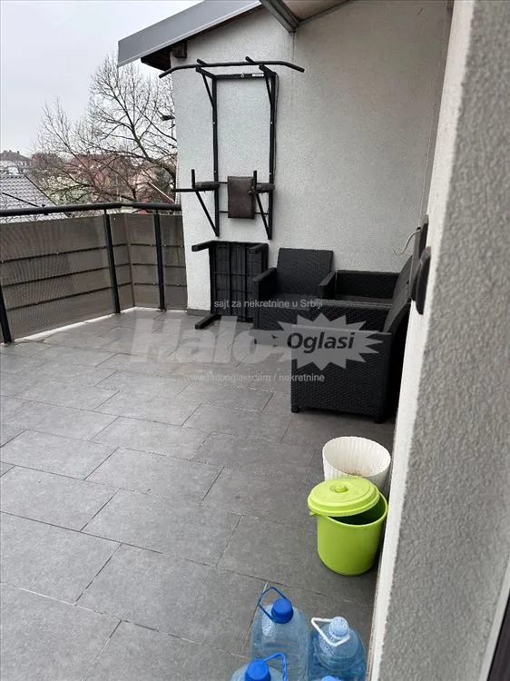 50m2 stan u borci, terasa 25m2 — 13