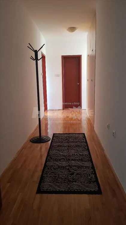 57m2 Prostran stan sa dve terase — 2