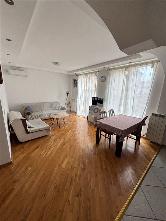 65m2 , 3.0 stan, Vojvode Vlahovica — 2