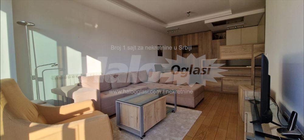A blok, lux, namešten, useljiv — 3