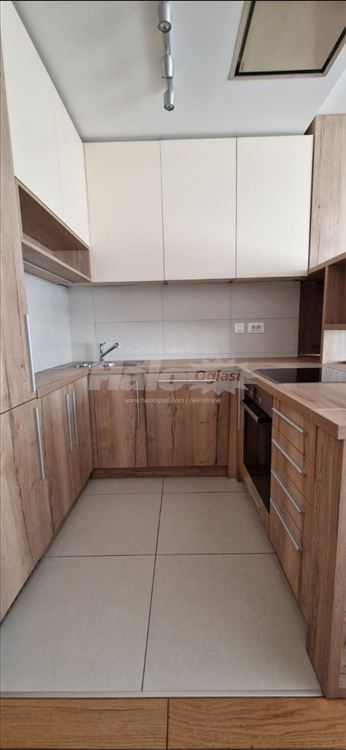 A blok, lux, namešten, useljiv — 5