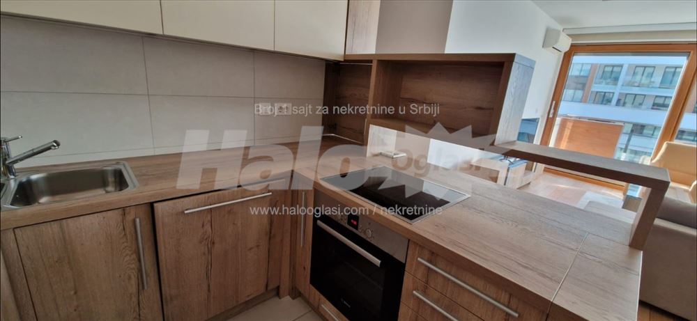 A blok, lux, namešten, useljiv — 6