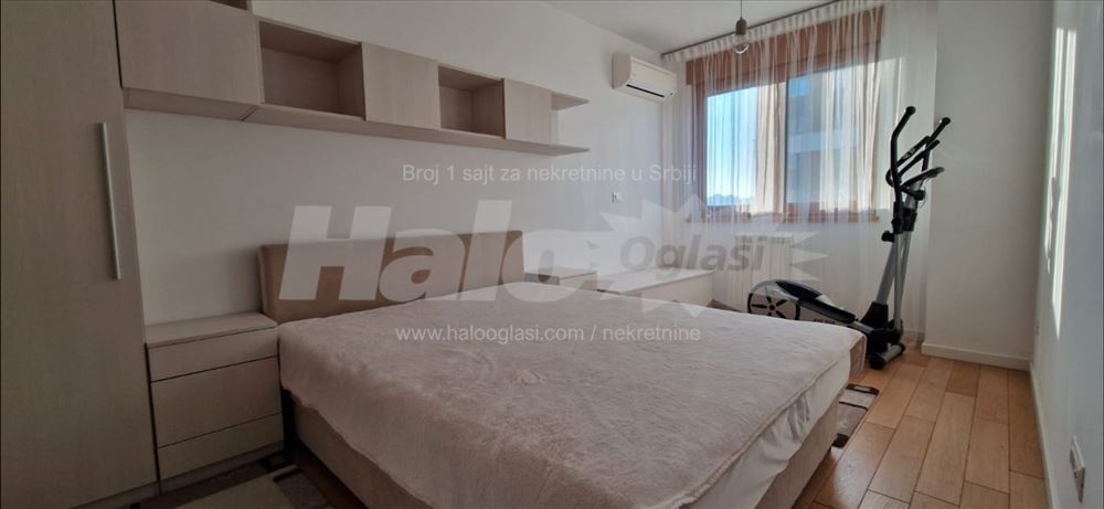 A blok, lux, namešten, useljiv — 8