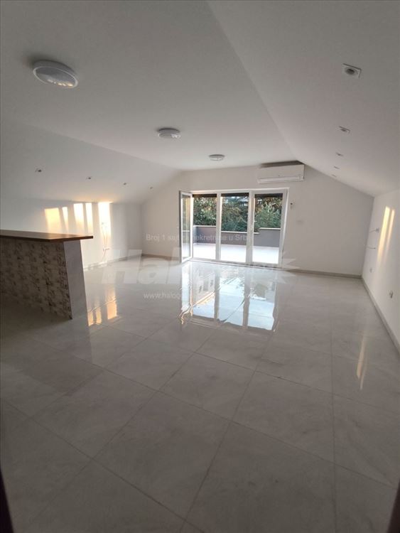 Altina polunamesten 75m2 — 6