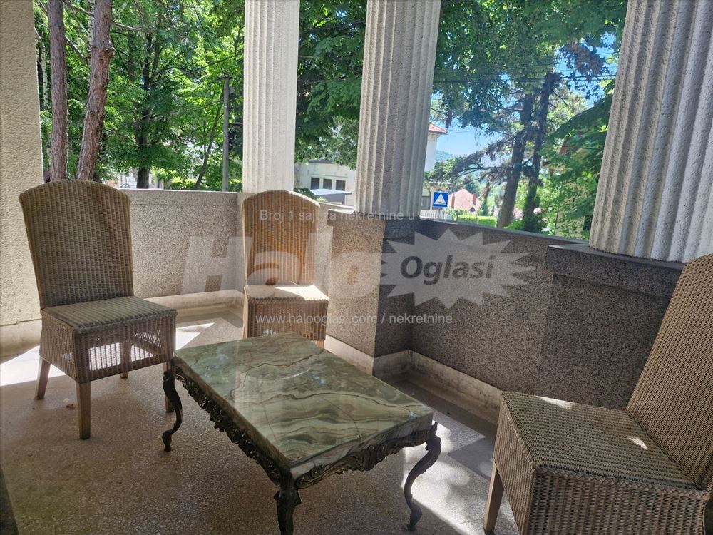 Apartment in a villa with a garden — 7