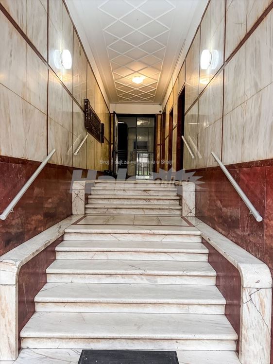 Šarmantan stan sa galerijom u mirnoj oazi Vračara — 8