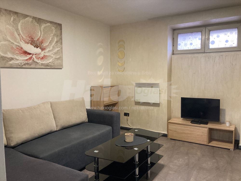 Atelje 212, Dvosoban stan 55 m2, renoviran — 2