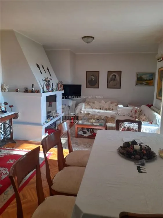 Avala-Vrčin, Kuća 289 m2,18 ari. — 10