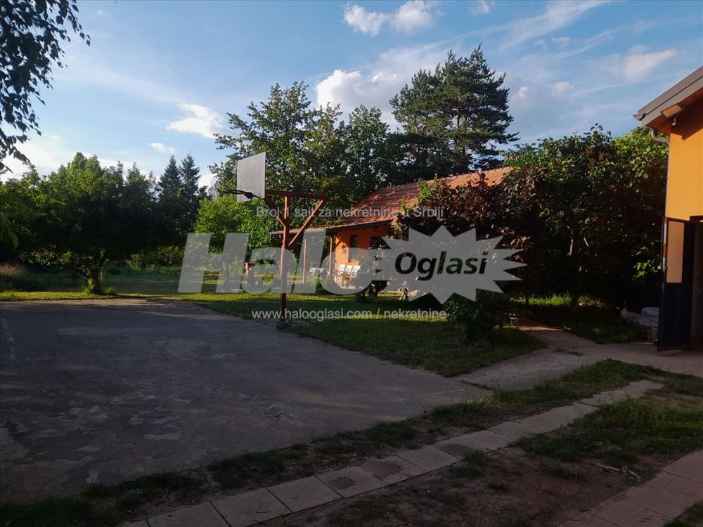 Avala,Trešnja kuća 160m2 plus podrum i pomoćne pro — 3