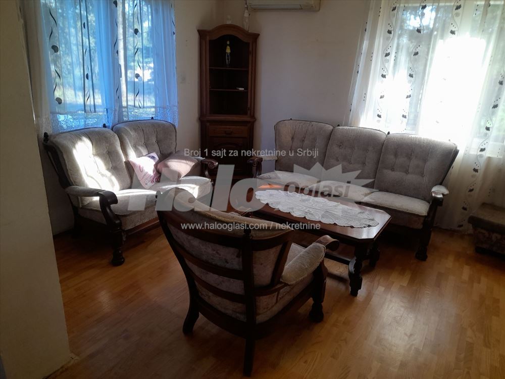 Avala,Trešnja kuća 160m2 plus podrum i pomoćne pro — 4