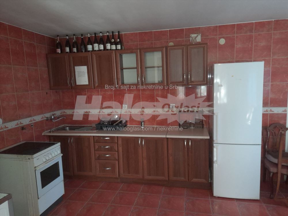 Avala,Trešnja kuća 160m2 plus podrum i pomoćne pro — 6