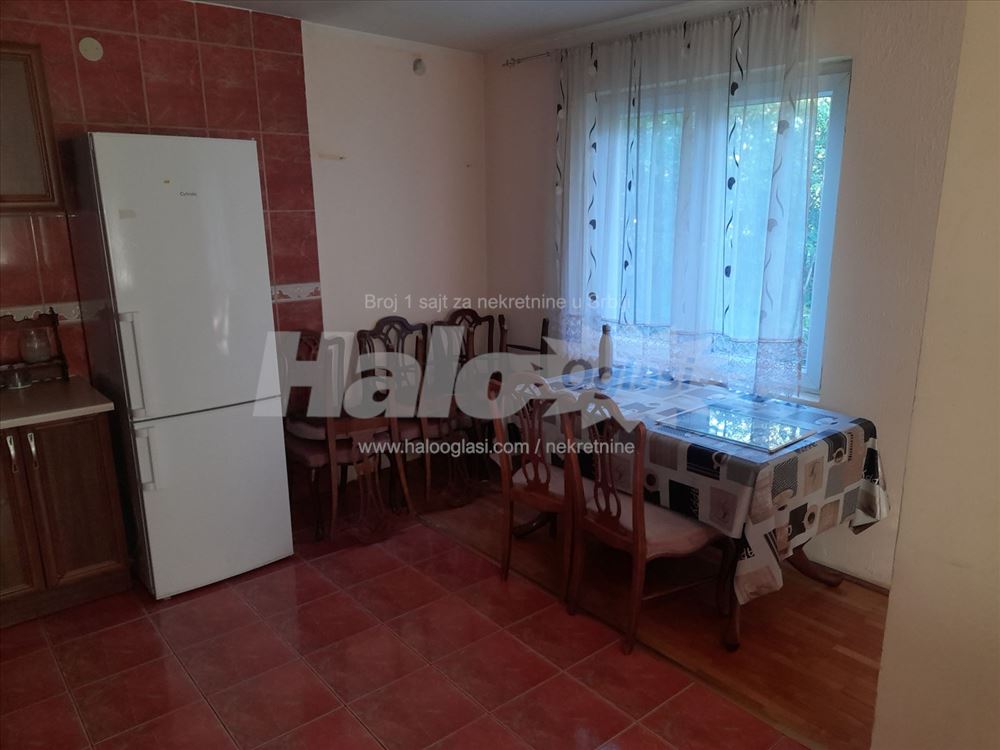 Avala,Trešnja kuća 160m2 plus podrum i pomoćne pro — 7