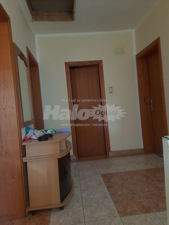 Avala,Trešnja kuća 160m2 plus podrum i pomoćne pro — 14