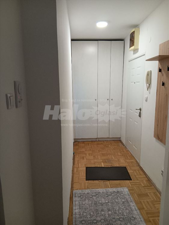 B. Kosa 3 jednosoban stan namesten renoviran — 5