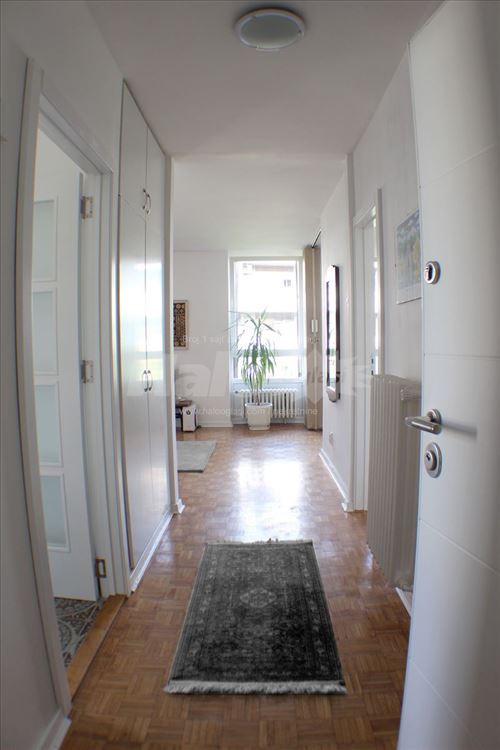 Baba Višnjina ugao Njegoševa, 54m2, 2.0 (vlasnik) — 2