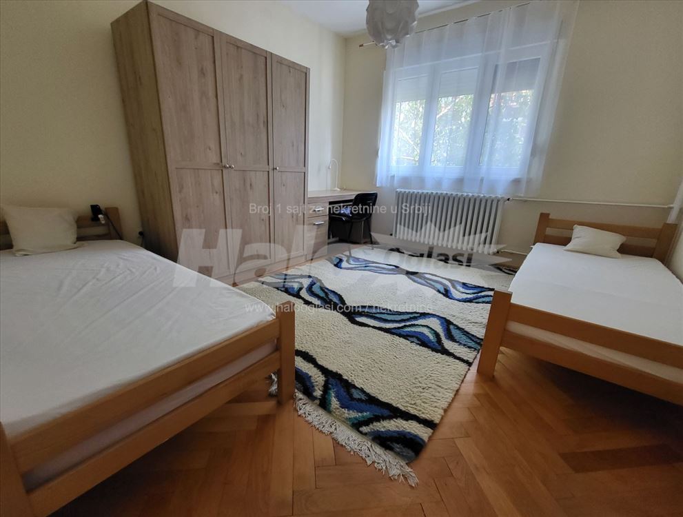 Banovo brdo, 4.0 u kući, zaseban ulaz, parking — 4
