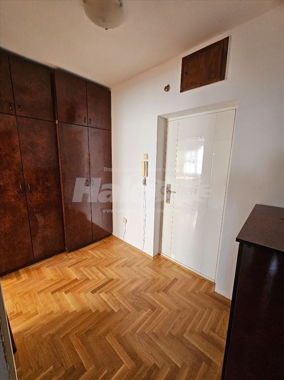 Banovo brdo centar, Nedeljka Cabrinovica — 7
