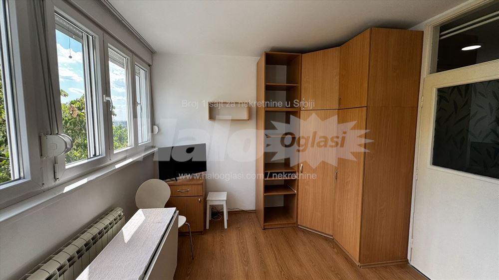 Banovo brdo, garsonjera u zgradi — 5