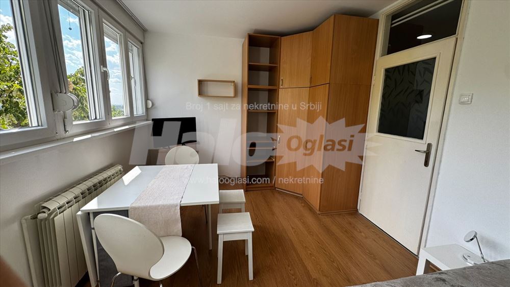 Banovo brdo, garsonjera u zgradi — 7
