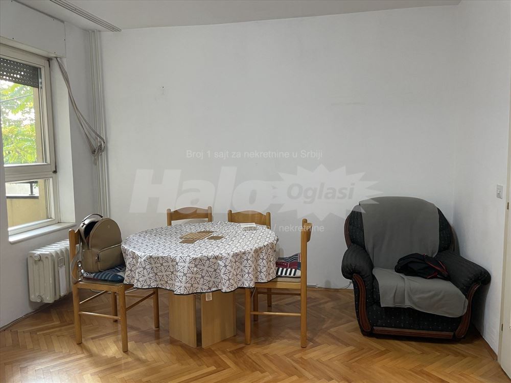 Banovo brdo, na domak Ada Mall-a, Ade Ciganlije. — 2