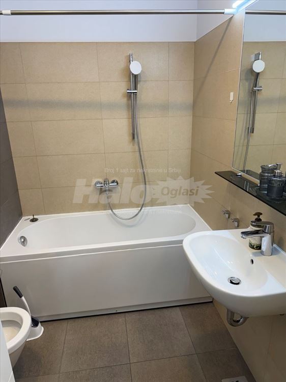 Banovo Brdo, pored Ada mall-a,sa 1 garažnim mestom — 5