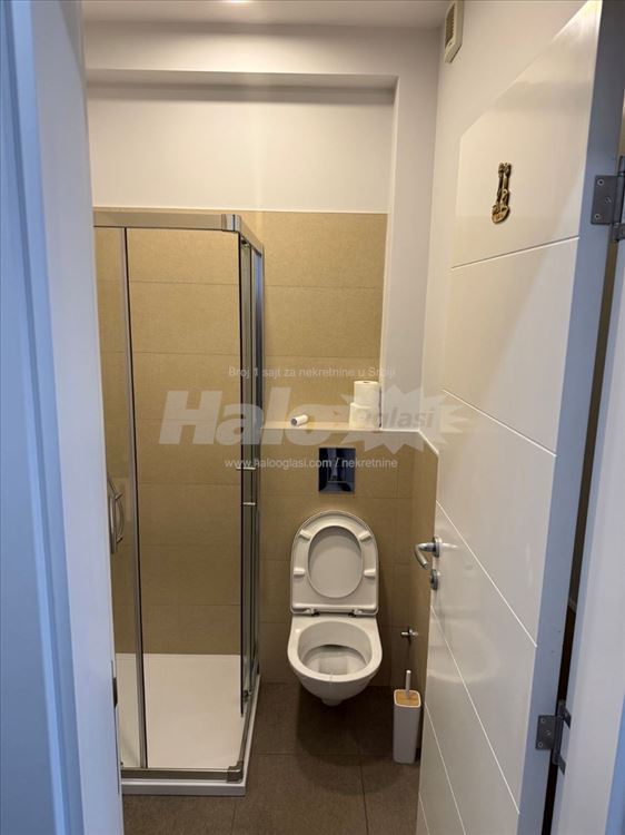 Banovo Brdo, pored Ada mall-a,sa 1 garažnim mestom — 7
